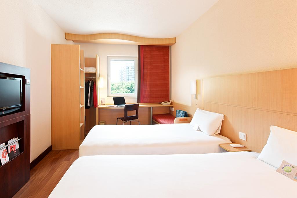 Ibis Chuzhou 1912 Hotel Bagian luar foto