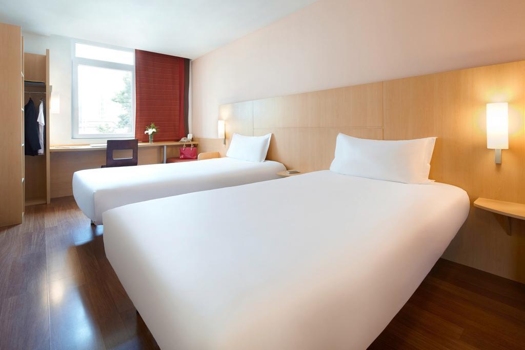 Ibis Chuzhou 1912 Hotel Bagian luar foto