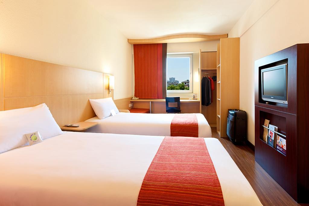 Ibis Chuzhou 1912 Hotel Bagian luar foto
