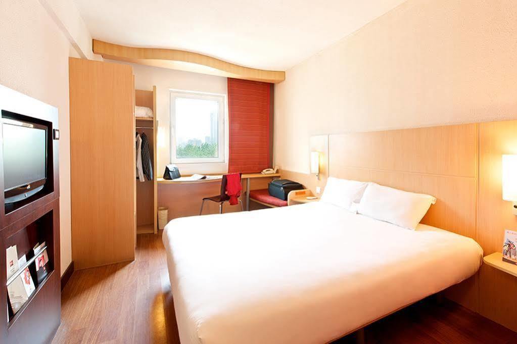 Ibis Chuzhou 1912 Hotel Bagian luar foto